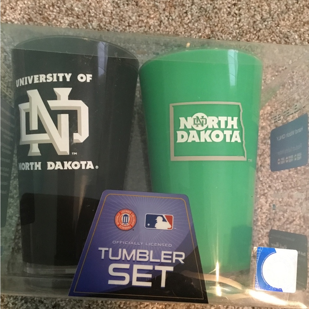 University of North Dakota tumblers NIB